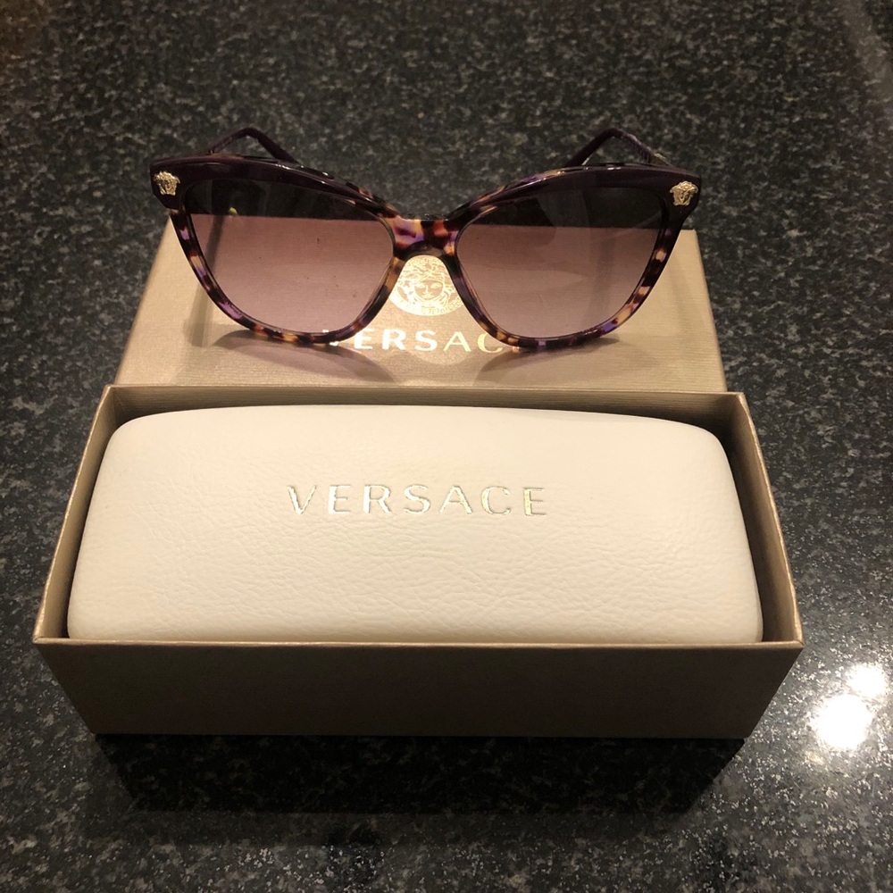 Sunglasses, light purple lens, mixed purple frame
